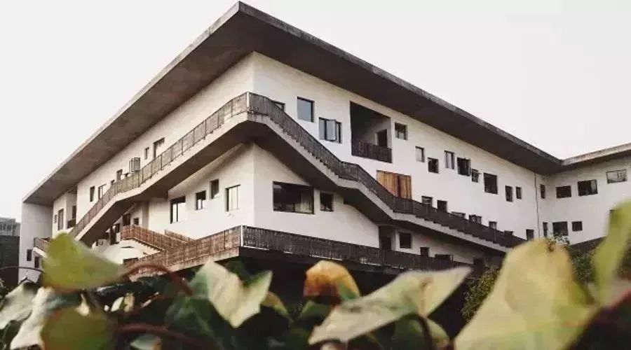 暖先生格调▲看完这些最美大学，我决定今晚再多学1小时！