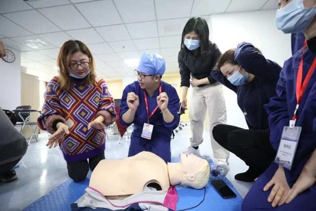 因为头痛花季少女住进ICU 警惕“隐形的杀手”