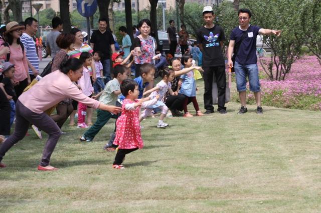 你的育儿经■今天，你家宝宝学“灰太狼跑”了吗？抓住孩子学跑步的最佳时期