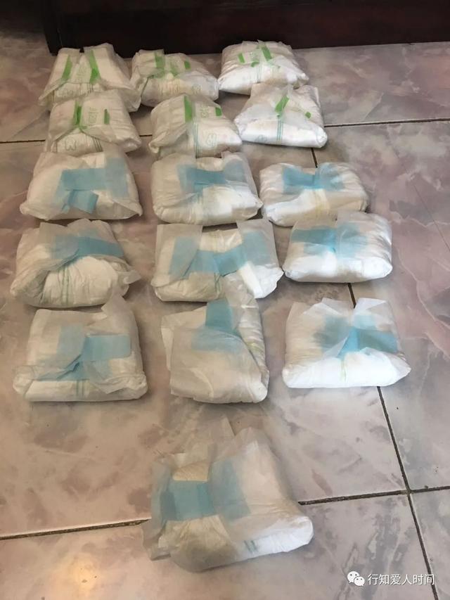 「超级宝妈」带娃系列更换尿不湿