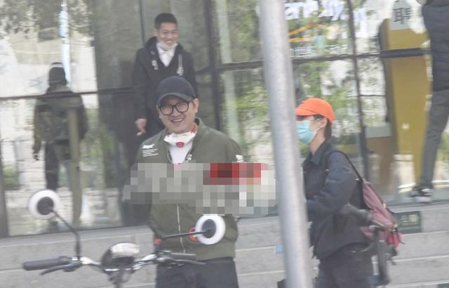 fun娱乐|41岁彭宇至今仍未婚,发福模样太明显,全因爱吃猪肘子猪蹄?