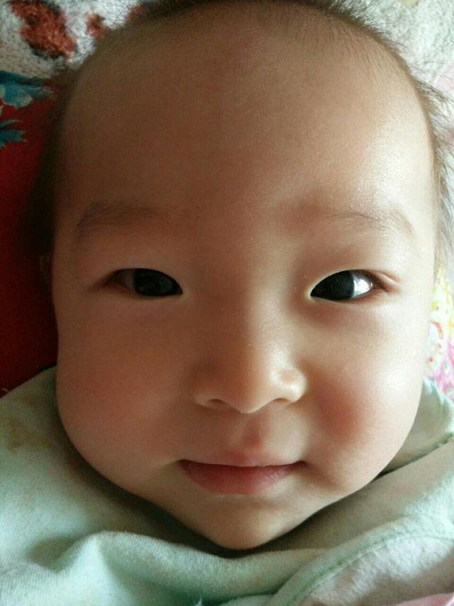 「超级宝妈」孩子的颜值由哪些因素决定？除了父母遗传，还有这两点不容忽视