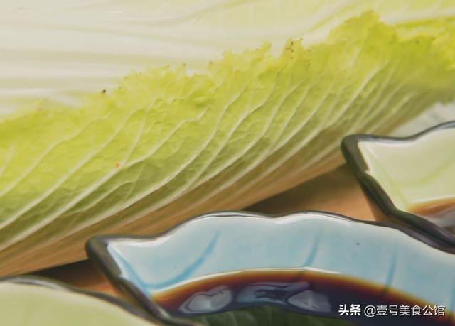 在家教你做好吃的响油白菜，鲜辣爽口，营养美味，家人爱吃的菜肴