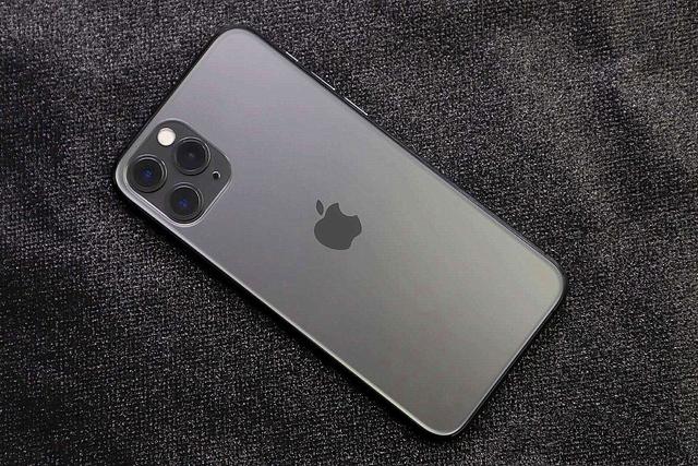 瑞士人买台iPhone12要工作5天，美国人要9天，中国呢？