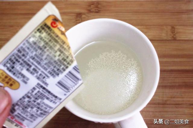 冬天做馒头，别只会加酵母粉发面，多做2步，发面快还蓬松好吃