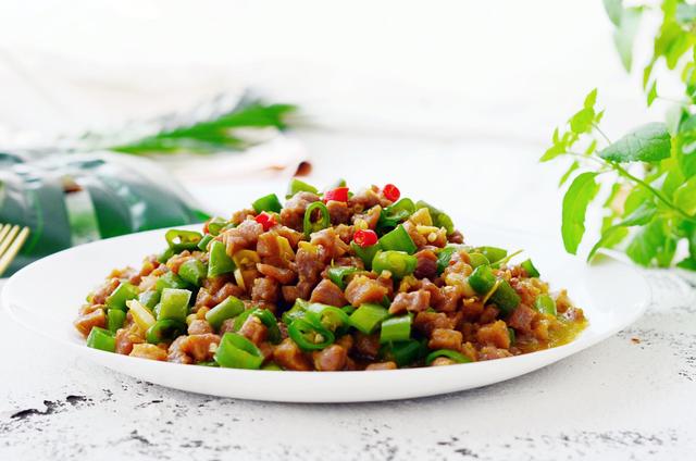 比辣椒还要伤胃的4种早餐，医生：建议少吃，早餐应当营养均衡