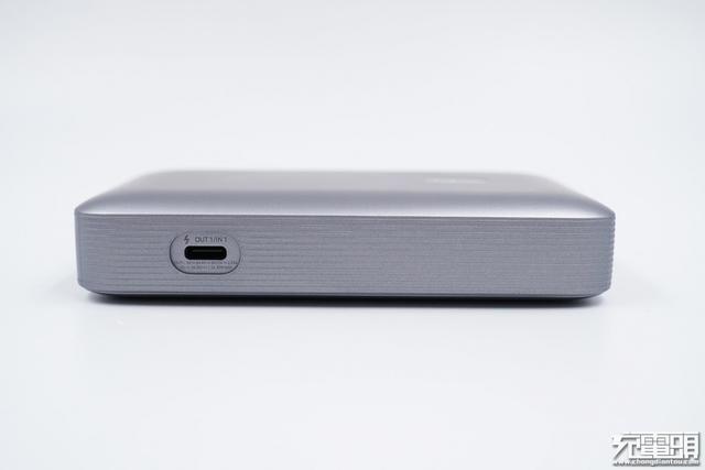 自带HDMI支持4K视频拓展，紫米多功能充电宝深度评测
