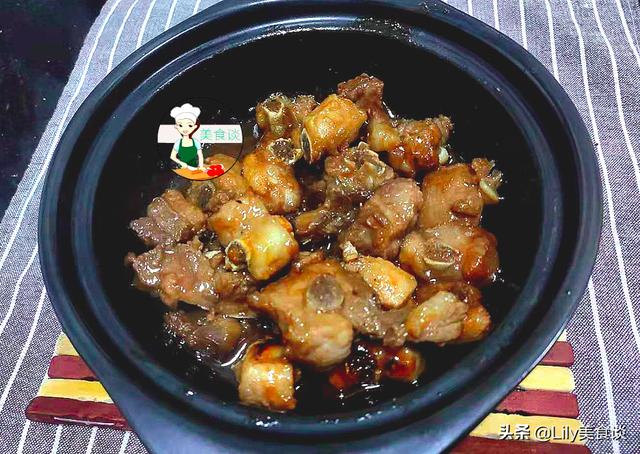 排骨此做法，不加一滴水，出锅鲜美到流口水，做一盘，儿子吃撑了