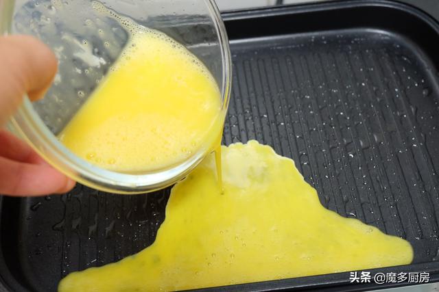 8个鸡蛋做了一盘菜，上桌就被抢，做法简单营养美味，和黄瓜最搭