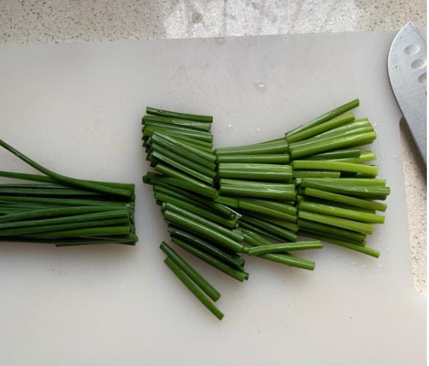 12月，这海鲜肥美价廉，15块钱买2斤，用韭苔一炒，全家都爱