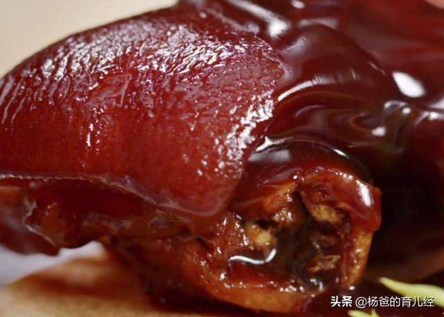 香煎馒头搭配酱香猪脚，孩子爱吃的居家美食，软烂鲜香，美味解馋