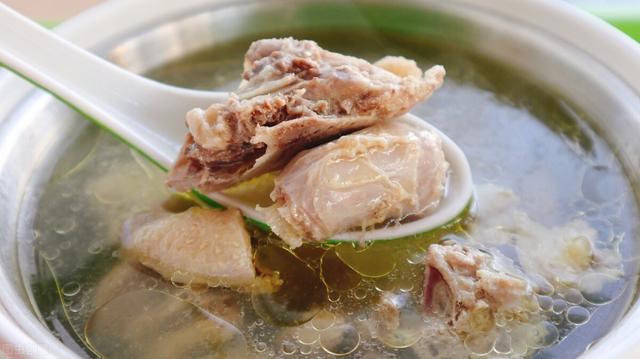 山药鸡汤，健脾益气超滋补，营养美味的家常菜，全家人都适合喝