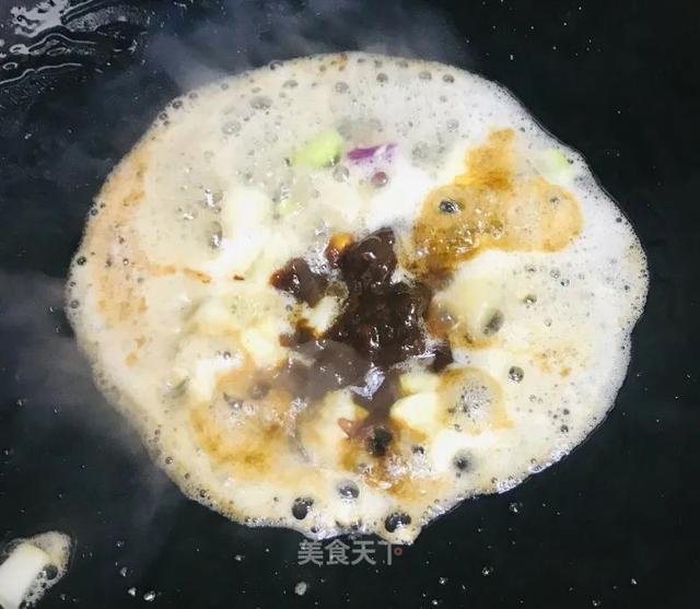 鸡肉这样炖，软嫩鲜香，营养滋补！学会了，聚餐的时候露一手吧