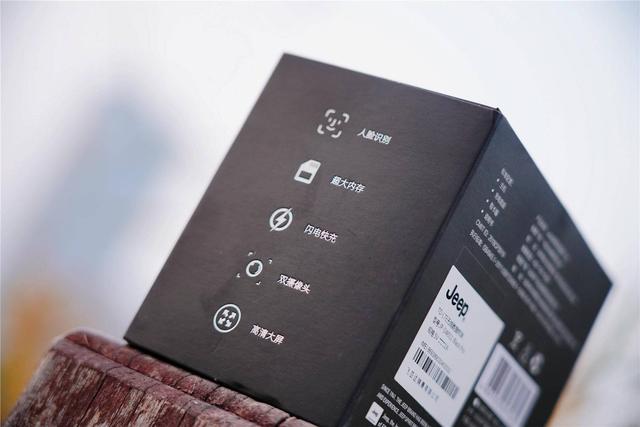 64G内存，双摄、支持独立通话、微信和，这是要取代手机吗