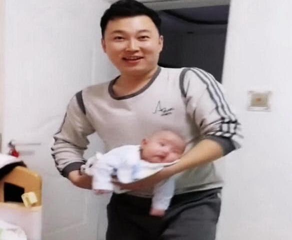 你的育儿经|新生宝宝刚出产房，还是不要给这几类人抱，别等吃了亏才知道懊悔