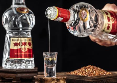 剑南春中的“典范”酒，十多年来价格不变和茅台五粮液齐名，良心