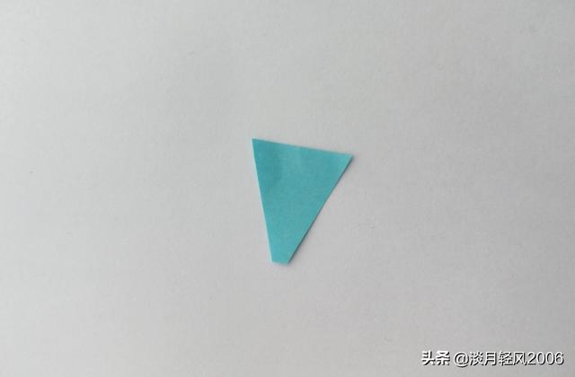 超级宝妈▲幼儿园简单小手工，用卡纸粘贴小鸟的教程，可以当手工作业