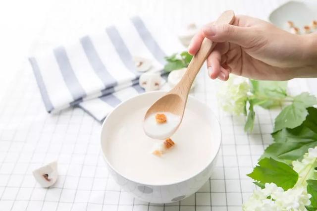 【醉红颜】2岁女童体重不足10斤，竟是因为亲妈这样喂：这三种辅食，害了无数人