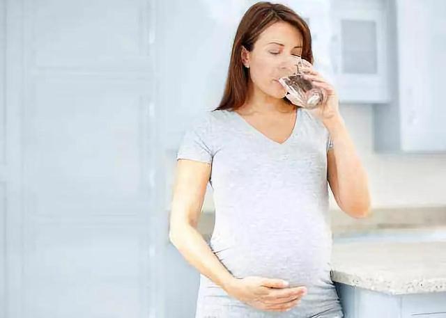 「超级宝妈」孕肚一天天变大，孕妈却一天天消瘦，饮食平衡不是变相忌口