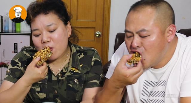 1把面条扔到油锅里，没想到这么好吃，瞬间变美味，做法超简单