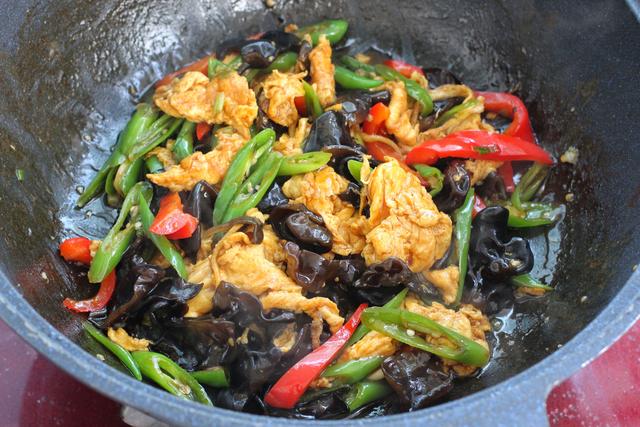 每次一遇到这菜就要两碗米饭打底，简单十分钟上桌，营养好吃