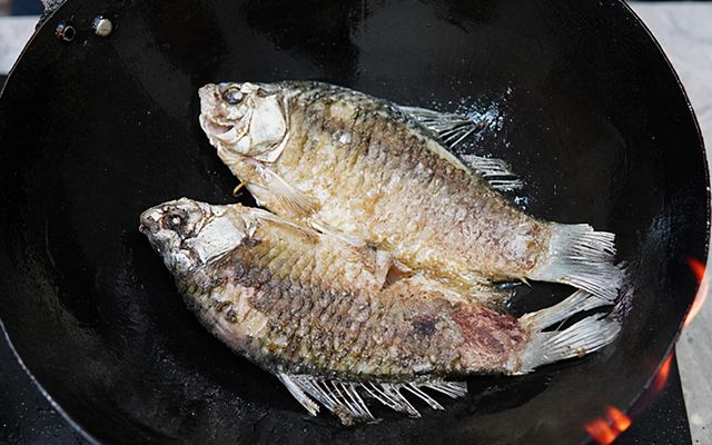 农家人都爱吃的鱼冻豆，很多人没吃过，下饭下酒，做1次吃3天