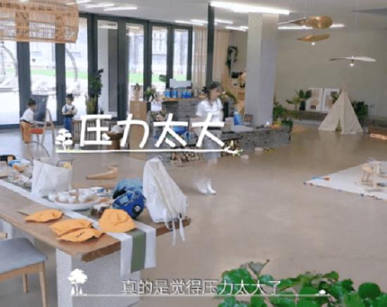 郑爽新综艺刚开播,本人就哭诉压力大不想录了?看看吴奇隆的态度|资讯早知道