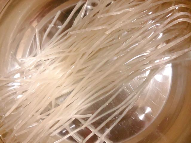 在家自制酸辣粉，简单方便，安全放心无添加，味道不比外面差