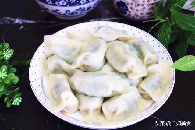 做饺子皮，牢记别直接加水和面了，掌握3个技巧，不破皮还劲道
