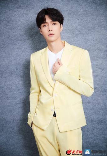 张艺兴新戏《落花时节》今日官宣 金牌班底挑战双面人生引期待9号放映厅