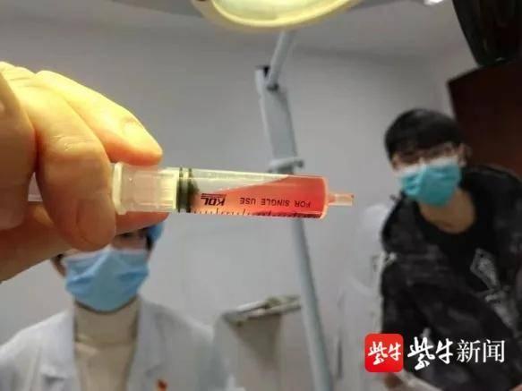 治疗|出生7天的婴儿不哭却一直眼泪汪汪？医生：泪道堵住了