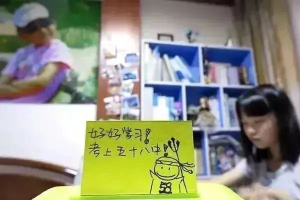 [暖先生格调]初三生父亲晒出女儿中考图，看哭万人： 孩子，读书虽苦，却是最容易的那条！