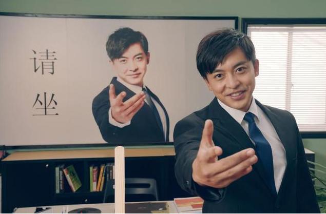 李佳航靠拿快递凸显出重要性,他的自卑和丈母娘一块住的人才能懂|电影工厂