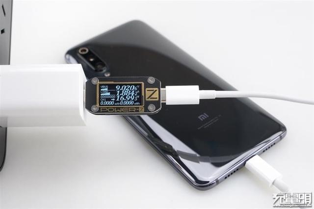 #环球网#体积缩减27% 小米65W PD充电器评测