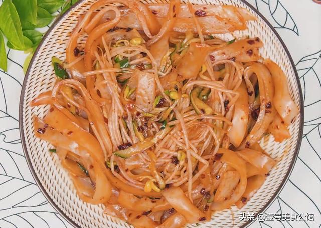 想吃凉皮不用买，学会这招，现做现吃，Q弹爽滑又美味，真解馋