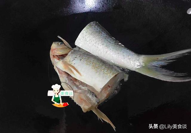 炖鱼汤时，加入一小块粉葛，原来好处这么多，冷天吃它营养不上火