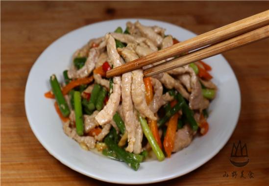 炒瘦肉时，有人放淀粉有人放蛋清，都不对，教你正确做法，太香了