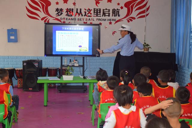 安全港|靖远交警为幼儿讲解交通安全
