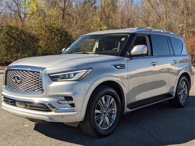 英菲尼迪新款QX80实拍曝光，搭5.6L+四驱，配大尺寸镀铬格栅