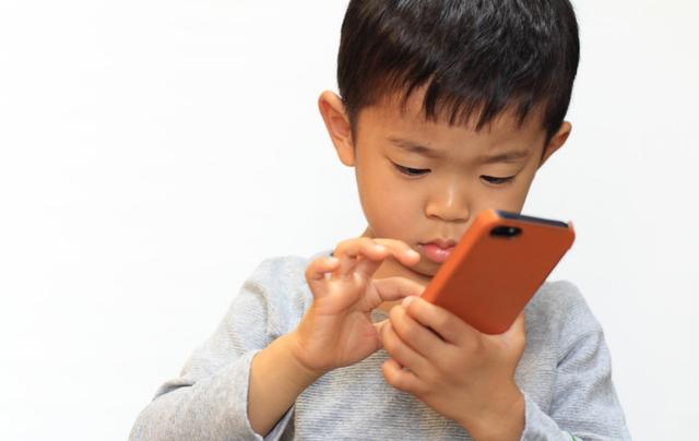 你的育儿经|城市奶奶带孩子长得慢,乡下外婆放养身高猛涨,医生:睡觉惹的祸