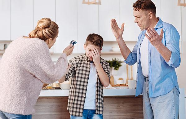 超级宝妈|孩子开始顶嘴时，父母要学会说这几句话，比打骂孩子更管用