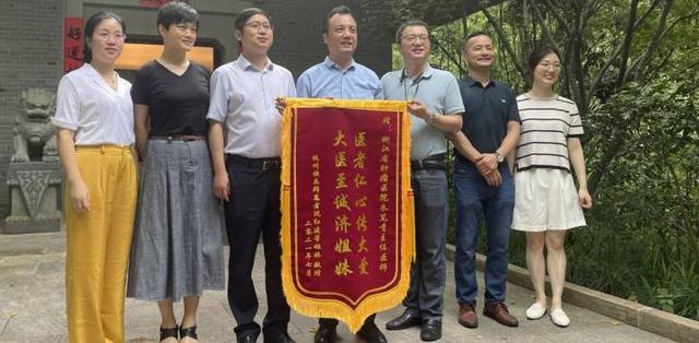 韩丽|有人从医生变患者，有人对镜说：你是打不死的小强，得了这种凶险的癌症，她们却能重生10年