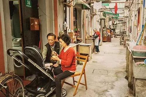 你的育儿经|“婆婆给我带娃，一月给300经费她还嫌不够，等娃大了我就分家”