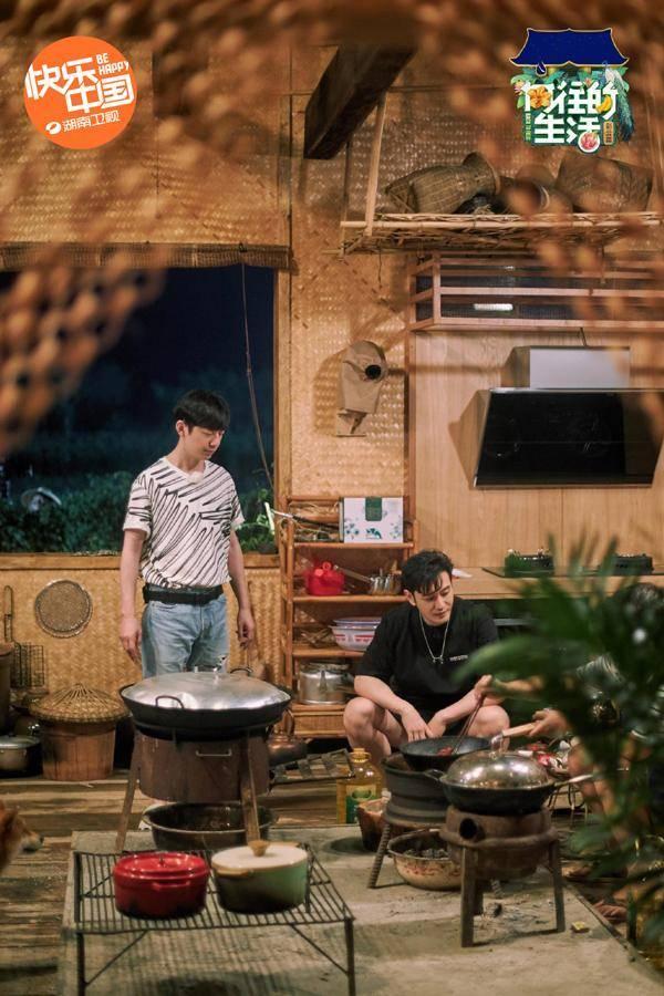 黄晓明《向往4》里“认真减肥”蘑菇屋中惊闻“再来一块”|环球网