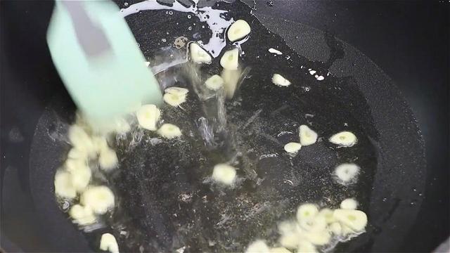 早餐不知道吃什么，试试用南瓜做，不油炸不用煎，健康营养又美味