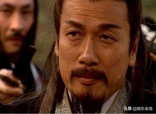 龙套跑了50年，只为还房贷养儿子，73岁在颁奖礼宣布：干不动了|电影工厂