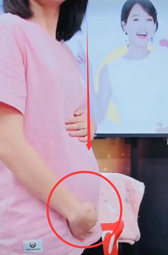 家住魔仙堡|朱丹官宣怀二胎，手捧三月大孕肚，自爆丈夫周一围反应，意料之外