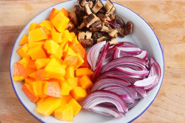 一个电饭锅解决晚饭，懒人福音一锅出，香糯清甜做法简单，太香了