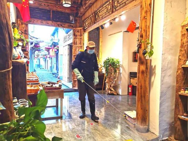 【趣旅游】富阳龙门：花开百草香 古镇商铺陆续开门迎客来