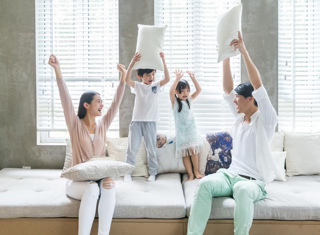 超级宝妈@辟谣，孩子推迟上学成绩会变差？宅家对娃这些好处别忽视